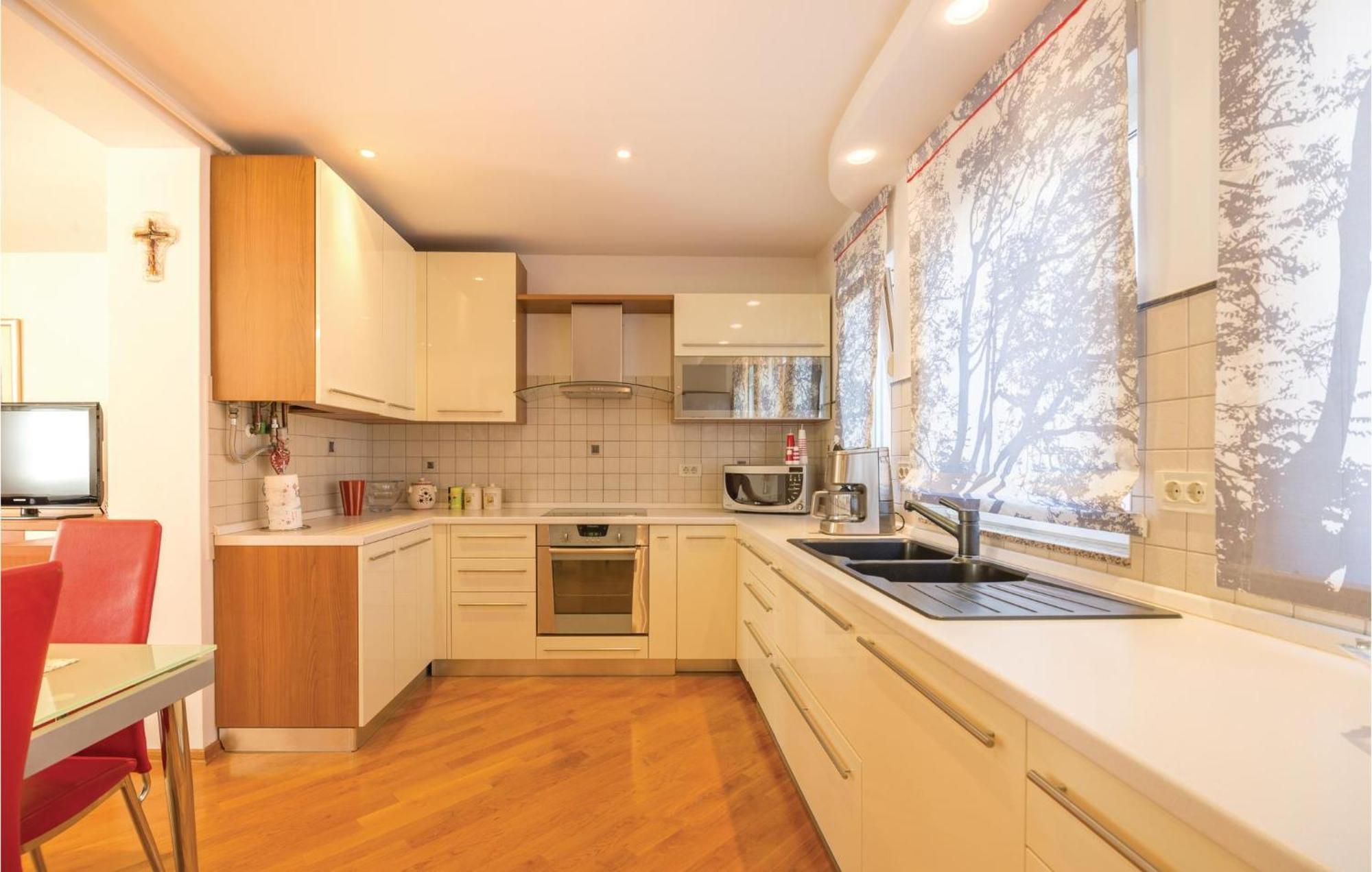 Cozy Apartment In Rijeka With Kitchen Extérieur photo