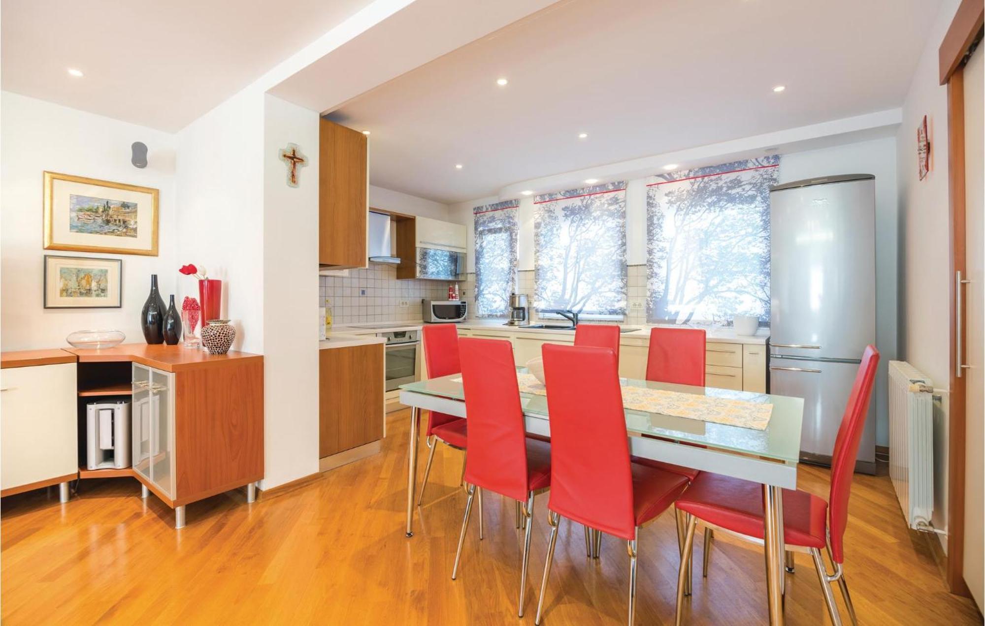 Cozy Apartment In Rijeka With Kitchen Extérieur photo
