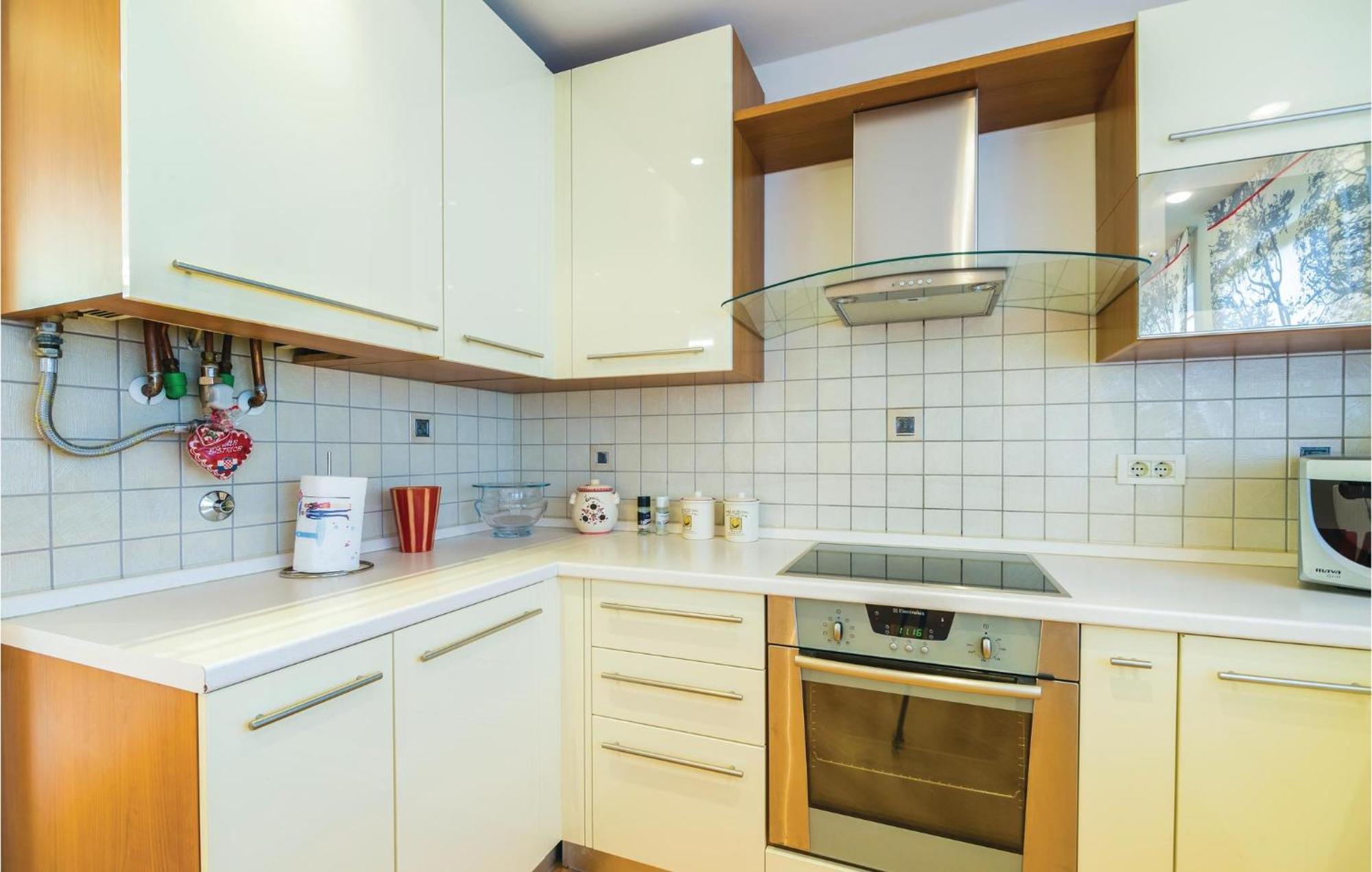 Cozy Apartment In Rijeka With Kitchen Extérieur photo