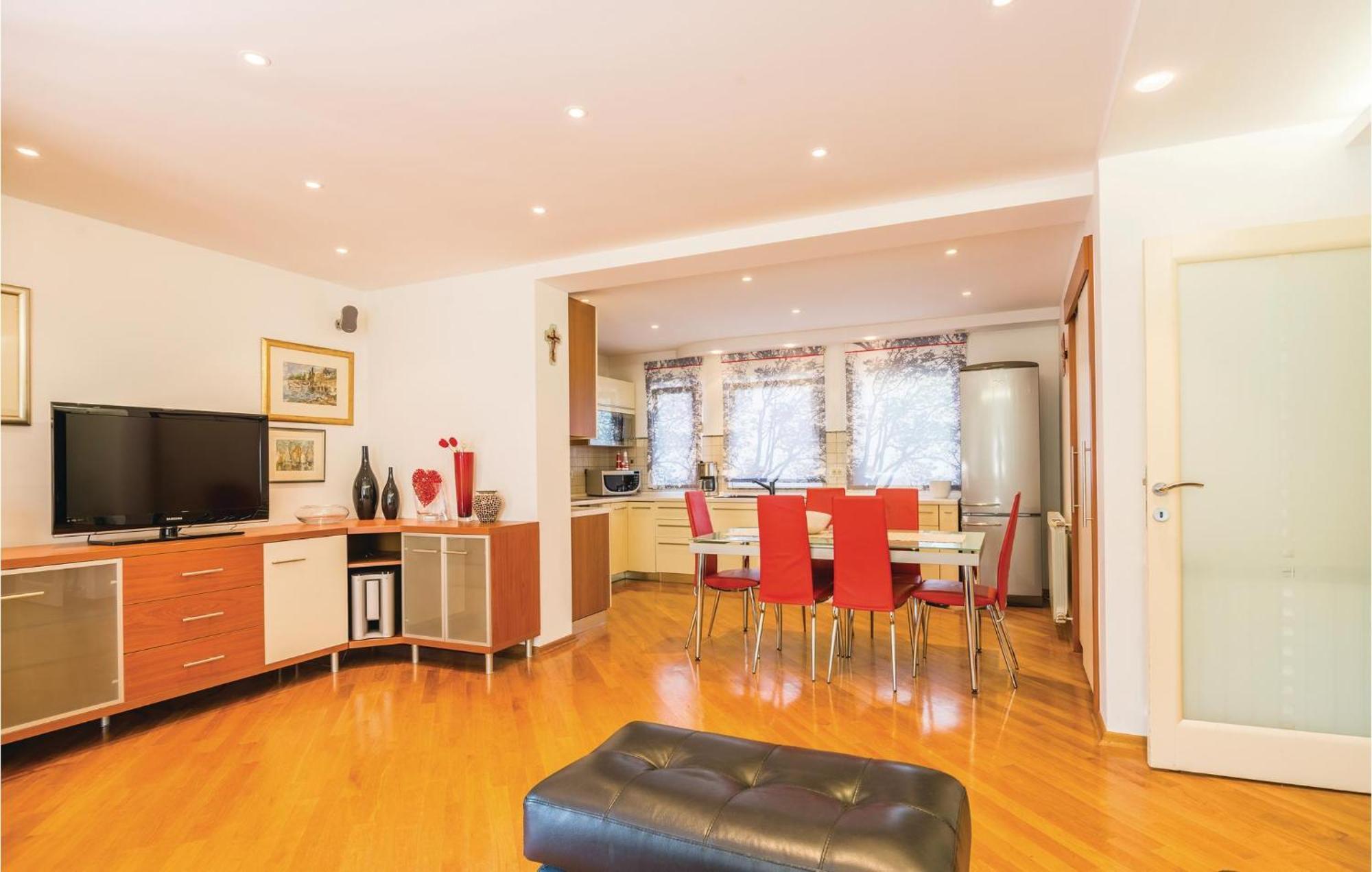 Cozy Apartment In Rijeka With Kitchen Extérieur photo