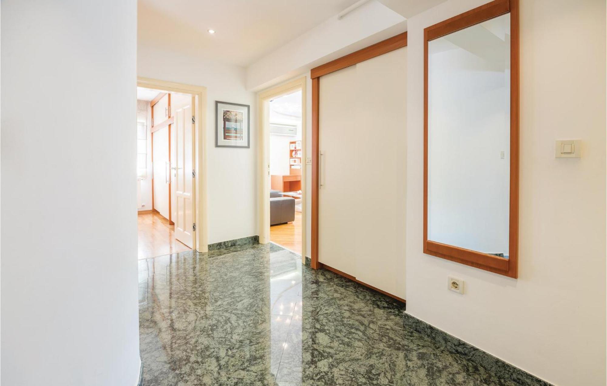 Cozy Apartment In Rijeka With Kitchen Extérieur photo